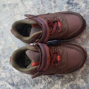Brown toddle boy size 7 Stride Rite booties